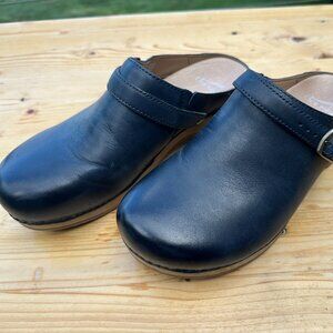 Danski Berry Clog in Navy - Size 38